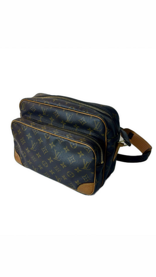 Louis Vuitton Nil Monogram Canvas 28 Messenger Purse